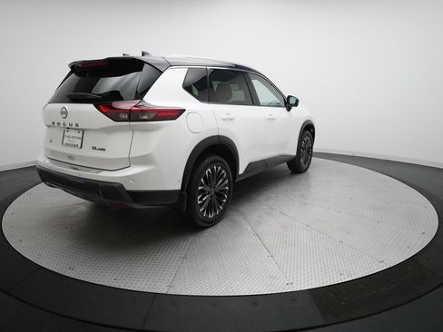 Certified 2025 Nissan Rogue SL w/ Tech Package image 37