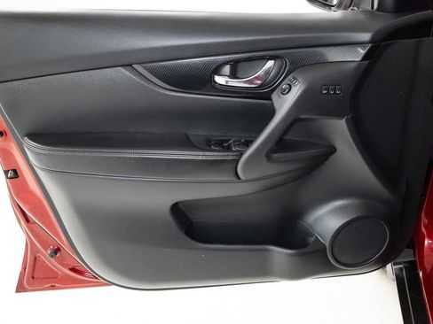Used 2019 Nissan Rogue SL AWD/4WD image 7