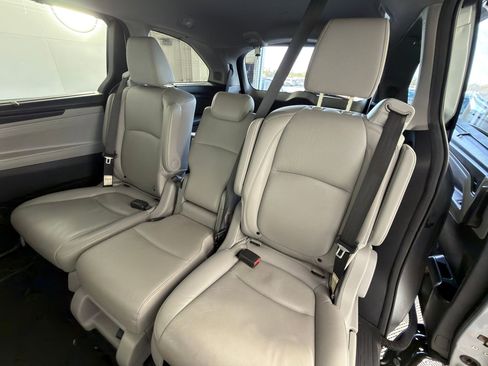Used 2019 Honda Odyssey Elite image 12
