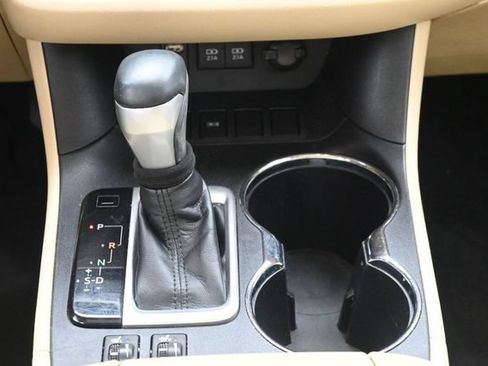 Used 2018 Toyota Highlander XLE FWD image 25