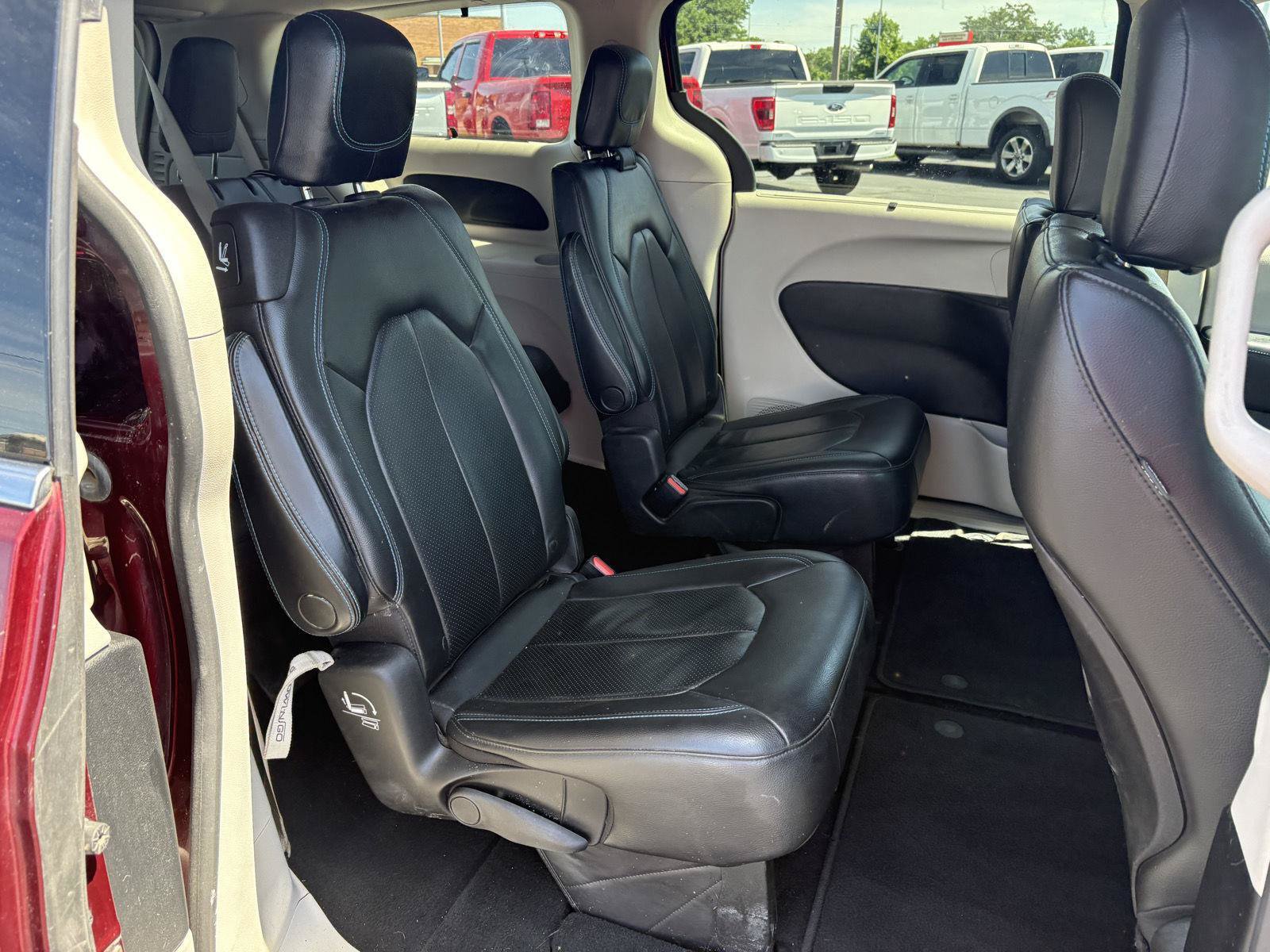 Used 2021 Chrysler Pacifica Touring-L FWD image 13