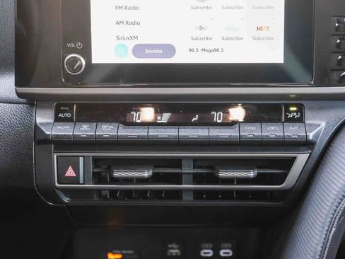 Used 2025 Toyota Camry SE FWD image 15