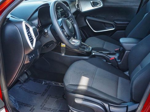 Certified 2023 Kia Soul LX w/ LX Technology Package FWD image 18