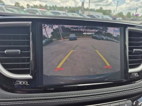 Used 2022 Chrysler Pacifica Touring-L FWD image 20