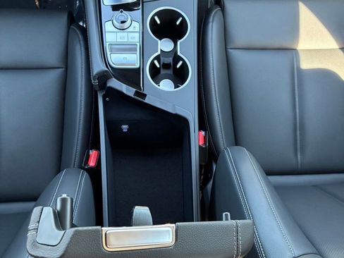 Used 2025 Genesis G70 2.5T image 28