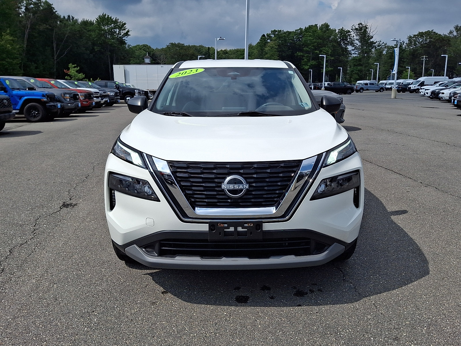 Used 2023 Nissan Rogue S AWD/4WD image 2
