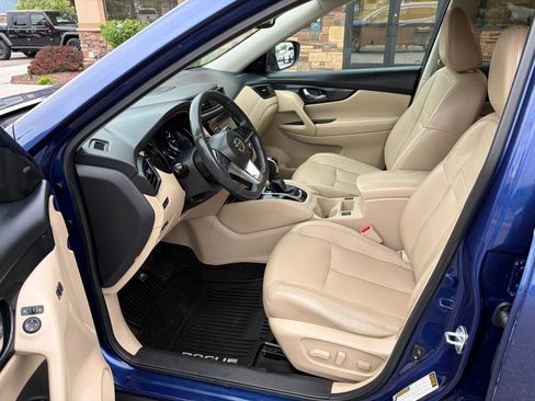 Used 2017 Nissan Rogue SL w/ SL Premium Package image 4
