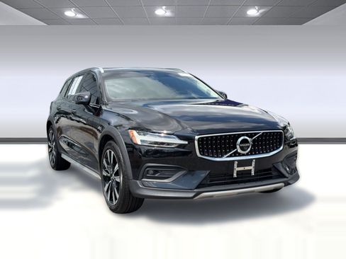 Used 2020 Volvo V60 T5 Cross Country w/ Protection Package Premier AWD/4WD image 7