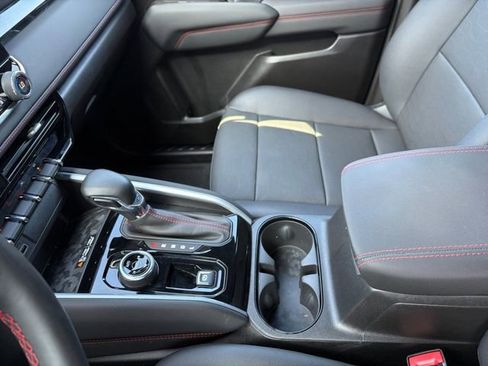 Used 2024 Chevrolet Colorado Z71 w/ Z71 Convenience Package 2 image 12