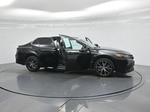 Used 2022 Toyota Camry SE image 32