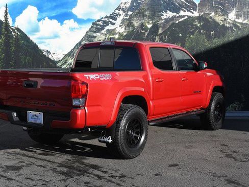 Used 2016 Toyota Tacoma TRD Sport image 3