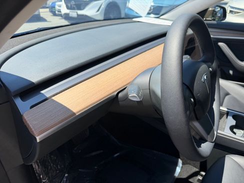 Used 2023 Tesla Model 3 Standard Range RWD image 10