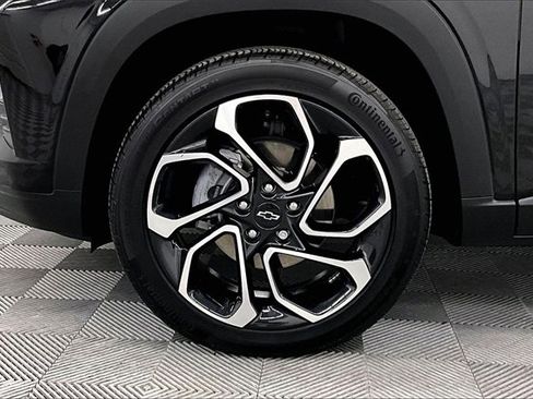 Used 2025 Chevrolet Trax RS w/ Driver Confidence Package image 9