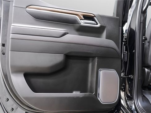 Used 2025 Chevrolet Silverado 1500 High Country w/ Midnight Edition image 28