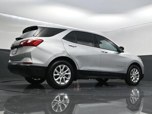 Used 2018 Chevrolet Equinox LS FWD image 40