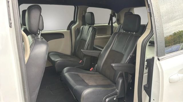 Used 2019 Dodge Grand Caravan SXT FWD image 14