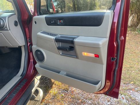 Used 2003 HUMMER H2 Sport Utility w/ Preferred Equipment Group image 25