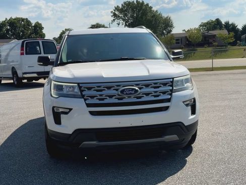 Used 2019 Ford Explorer XLT w/ Equipment Group 201A FWD image 3