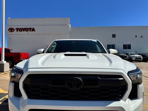 Used 2024 Toyota Tacoma TRD Sport image 5