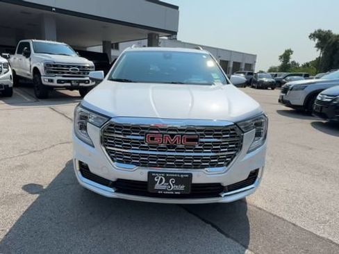 Used 2024 GMC Terrain Denali w/ Denali Premium Package AWD/4WD image 3