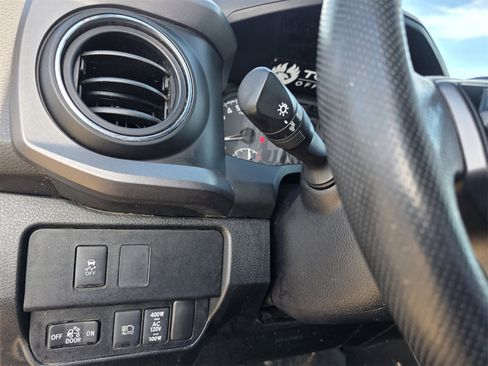 Used 2021 Toyota Tacoma TRD Off-Road image 17