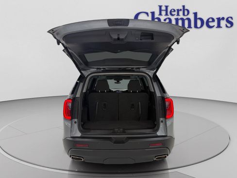 Used 2023 GMC Acadia SLE w/ Driver Convenience Package image 7