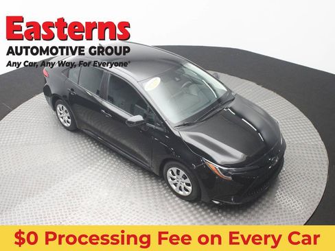 Used 2022 Toyota Corolla LE FWD image 3