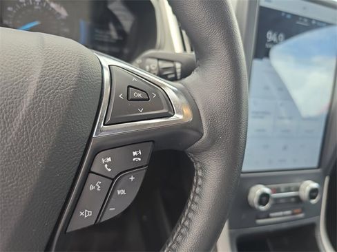 Used 2022 Ford Edge SEL image 21