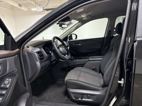 Used 2023 Nissan Rogue SV FWD image 19