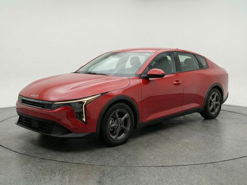 Used 2025 Kia K4 LXS image 3