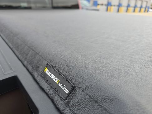 Used 2023 GMC Canyon Denali image 6