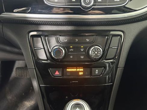 Used 2021 Buick Encore Preferred image 24