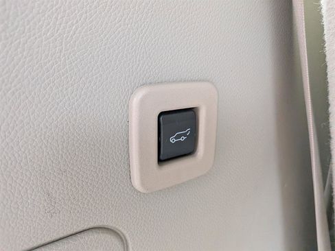 Used 2016 Lincoln Navigator Select image 22