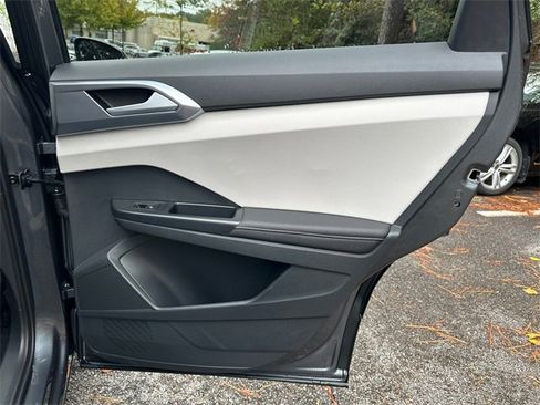 Used 2025 Volkswagen Taos SE image 16