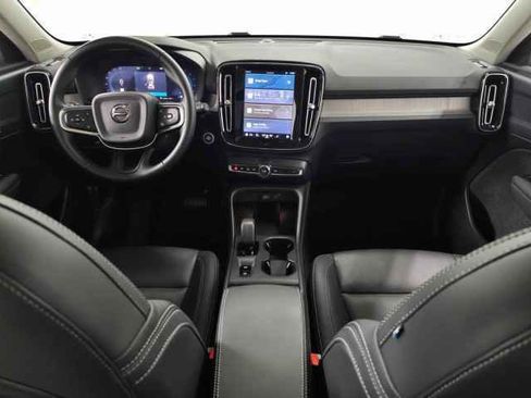 Certified 2025 Volvo XC40 B5 Core image 15