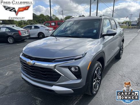 Used 2024 Chevrolet TrailBlazer LT w/ Convenience Package AWD/4WD image 1