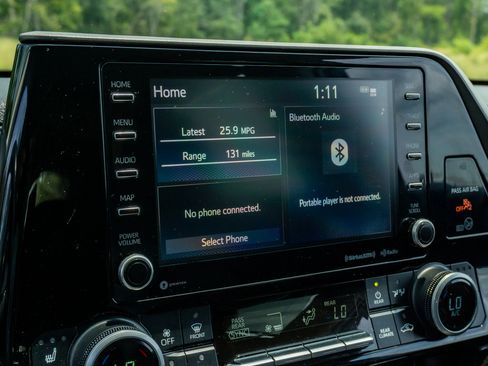 Used 2020 Toyota Highlander XLE FWD image 24