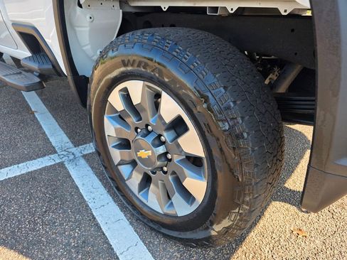 Certified 2024 Chevrolet Silverado 2500 Custom w/ Custom Value Package image 31