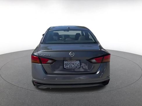 Used 2025 Nissan Altima 2.5 SV FWD image 10