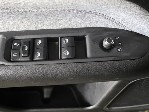 Used 2023 Jeep Compass Latitude AWD/4WD image 32