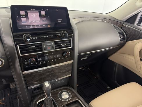 Used 2024 Nissan Armada Platinum w/ Captain's Chairs Package RWD image 4