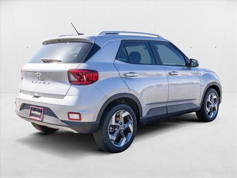 New 2025 Hyundai Venue SEL image 5