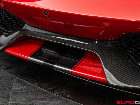 Used 2019 Ferrari 488 Pista Coupe RWD image 13
