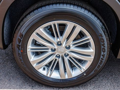 New 2025 Mitsubishi Outlander ES image 11