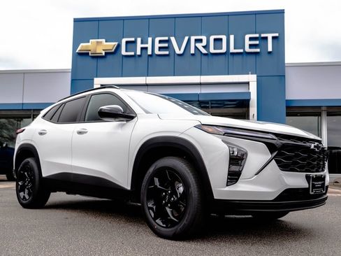 New 2026 Chevrolet Trax LT FWD image 1