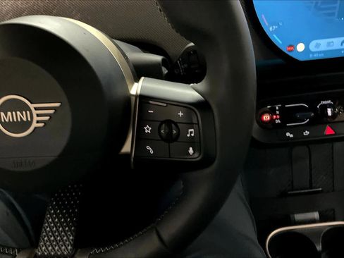 Certified 2025 MINI Cooper 4-Door Hardtop image 22