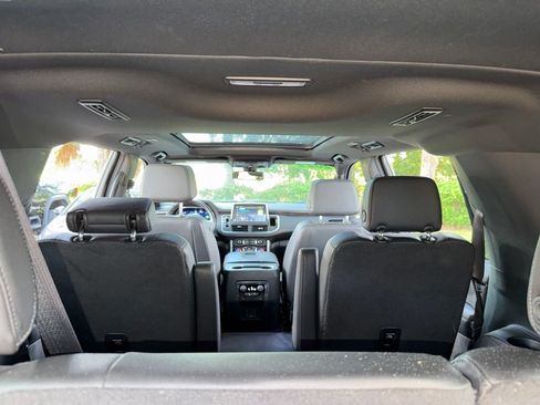 Used 2022 Chevrolet Suburban LT AWD/4WD image 30