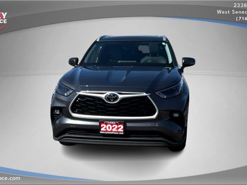 Used 2022 Toyota Highlander XLE image 2