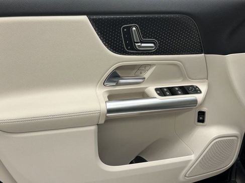 Certified 2025 Mercedes-Benz GLA 250 image 10