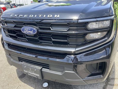 Used 2025 Ford Expedition Active RWD image 10